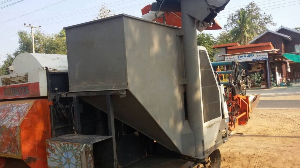 ขาย 7,500 ถังอุ้ม ติดตั้งกับรถเกี่ยว คูโบต้า Dc-60. ขนาดบรรจุ 600กิโล