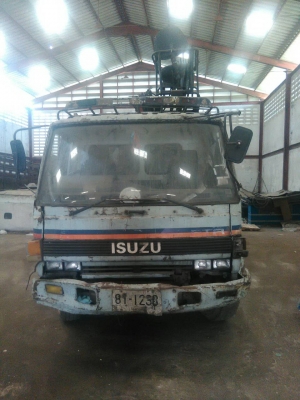 6 ล้อเฮี๊ยบอีซูซุุ FSR 32 KR 195 แรง รถห้าง พร้อมเครน TMC 4 ตัน เฮี๊ยบคีบบัว