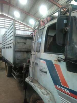 6 ล้อเฮี๊ยบอีซูซุุ FSR 32 KR 195 แรง รถห้าง พร้อมเครน TMC 4 ตัน เฮี๊ยบคีบบัว