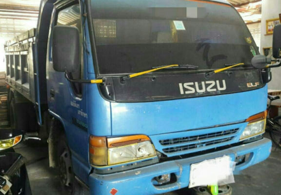 หกล้อ อีซูซุ NPR130ปี48 ดั้มสามมิต5คิว สภาพดีสวยพร้อมใช้ ราคาถูกๆ 355,000บ (ไม่มีทะเบียน) ไฟแน่นช์ล้มละรายตามเล่มทะเบียนไม่ได้ มีใบซื้อขายให้ ราคานี้ ขับส่งถึงบ้าน ครับๆ