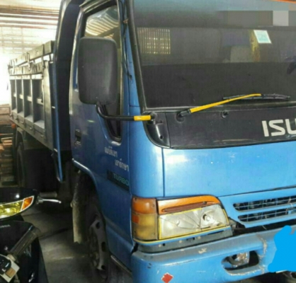 หกล้อ อีซูซุ NPR130ปี48 ดั้มสามมิต5คิว สภาพดีสวยพร้อมใช้ ราคาถูกๆ 355,000บ (ไม่มีทะเบียน) ไฟแน่นช์ล้มละรายตามเล่มทะเบียนไม่ได้ มีใบซื้อขายให้ ราคานี้ ขับส่งถึงบ้าน ครับๆ