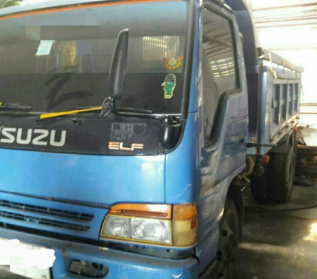 หกล้อ อีซูซุ NPR130ปี48 ดั้มสามมิต5คิว สภาพดีสวยพร้อมใช้ ราคาถูกๆ 355,000บ (ไม่มีทะเบียน) ไฟแน่นช์ล้มละรายตามเล่มทะเบียนไม่ได้ มีใบซื้อขายให้ ราคานี้ ขับส่งถึงบ้าน ครับๆ