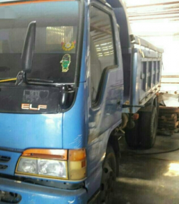 หกล้อ อีซูซุ NPR130ปี48 ดั้มสามมิต5คิว สภาพดีสวยพร้อมใช้ ราคาถูกๆ 355,000บ (ไม่มีทะเบียน) ไฟแน่นช์ล้มละรายตามเล่มทะเบียนไม่ได้ มีใบซื้อขายให้ ราคานี้ ขับส่งถึงบ้าน ครับๆ