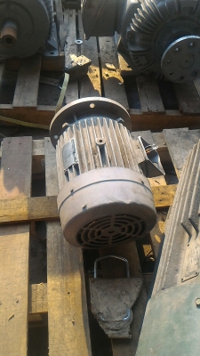 มอเตอร์ 5 แรงม้า ยี่ห้อ FUJI จากญี่ปุ่น ยึดมอเตอร์ได้สองแบบ เลือกได้