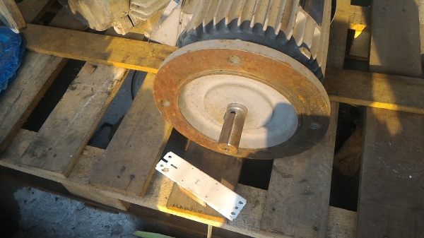 มอเตอร์ 5 แรงม้า ยี่ห้อ FUJI จากญี่ปุ่น ยึดมอเตอร์ได้สองแบบ เลือกได้