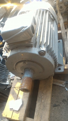 มอเตอร์ขนาด 40 แรงม้า ยี่ห้อ VEM จากญี่ปุ่น หมุน 1460 ต่อนาที ใช้งานกลางแจ้งได้ ตัวมอเตอร์ป้องกันความชื่น IP 55