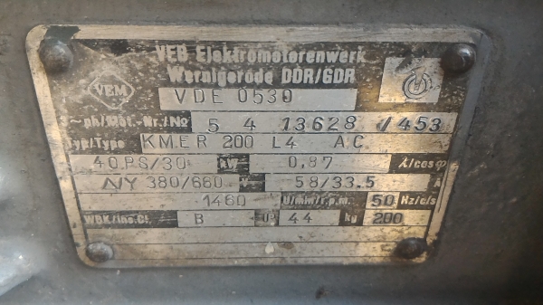 มอเตอร์ขนาด 40 แรงม้า ยี่ห้อ VEM จากญี่ปุ่น หมุน 1460 ต่อนาที ใช้งานกลางแจ้งได้ ตัวมอเตอร์ป้องกันความชื่น IP 55