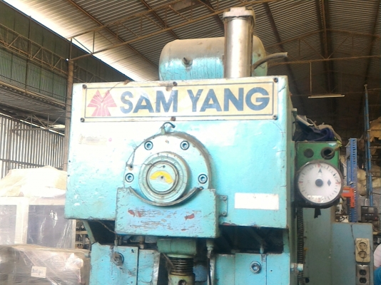 เครื่องปั๊มกดขึ้นรูปชิ้นงานหรือกดตัดชิ้นงาน ระบบไฮดรอลิกขนาด 25 ตัน ยี่ห้อ SAM YANG ตัวเครื่องหนัก 2.5 ตัน ถ้าคิดเป็นกิโลกรัมตกแค่ กิโลละ26 บาท เครื่องพร้อมทำงาน