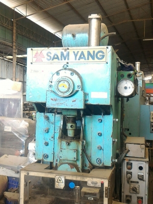 เครื่องปั๊มกดขึ้นรูปชิ้นงานหรือกดตัดชิ้นงาน ระบบไฮดรอลิกขนาด 25 ตัน ยี่ห้อ SAM YANG ตัวเครื่องหนัก 2.5 ตัน ถ้าคิดเป็นกิโลกรัมตกแค่ กิโลละ26 บาท เครื่องพร้อมทำงาน