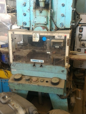 เครื่องปั๊มกดขึ้นรูปชิ้นงานหรือกดตัดชิ้นงาน ระบบไฮดรอลิกขนาด 25 ตัน ยี่ห้อ SAM YANG ตัวเครื่องหนัก 2.5 ตัน ถ้าคิดเป็นกิโลกรัมตกแค่ กิโลละ26 บาท เครื่องพร้อมทำงาน