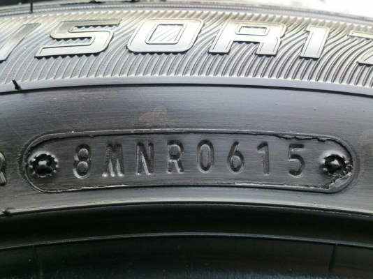 ขายยาง  DUNLOP LM704  225/50R17 ยางสัปดาห์ที่06ปี15  ดอกยางหนาสดนิ่มเท่ากันไม่แตกลายไม่ร้าวไม่มีปะสวยๆ จำนวน 1 ชุด