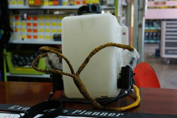 ขายถังฉีดน้ำฝน สำหรับรถหนัก 24v มีรุ่นมอเตอร์ 2ตัวและ4ตัว