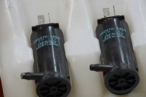 ขายถังฉีดน้ำฝน สำหรับรถหนัก 24v มีรุ่นมอเตอร์ 2ตัวและ4ตัว