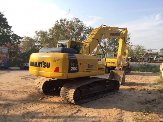 KOMATSU PC200-8MO รถปลายปี 2013 5,xxx ชม. ประกันศูนย์เต็ม ประตัวรถเต็ม สีเดิม รถสวย พร้อมใช้งาน  สนใจติดต่อด่วน 089-0854790
