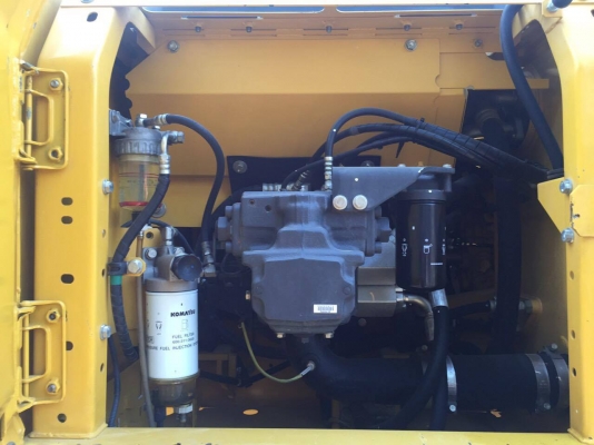 KOMATSU PC200-8MO รถปลายปี 2013 5,xxx ชม. ประกันศูนย์เต็ม ประตัวรถเต็ม สีเดิม รถสวย พร้อมใช้งาน  สนใจติดต่อด่วน 089-0854790