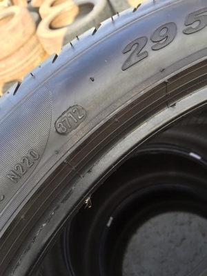 ขายยาง PIRELLI P-ZERO 295-35-21 ปี12 ดอกสวยๆ เนื้อยางสดๆ ไม่มีปะ ชุดละ 12,500 บาท