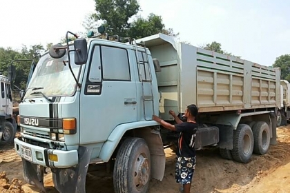 ขายรถบรรทุกสิบล้อดัมพ์ ISUZU FVZ32MZP หัวฟ้า เครื่อง 195 แรง 2 เพลา รถสวยพร้อมใช้งาน