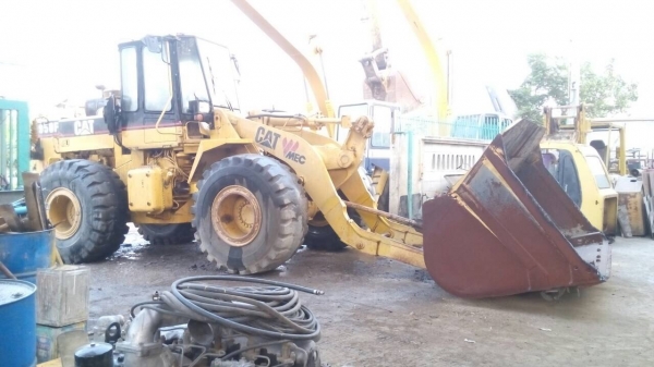 ขายรถตักล้อยางCAT-950-F  สภาพสวยต่อแขนบุ้งกี้แล้วเหลือเก็บบ้อดี้รอบตัวรถครับ