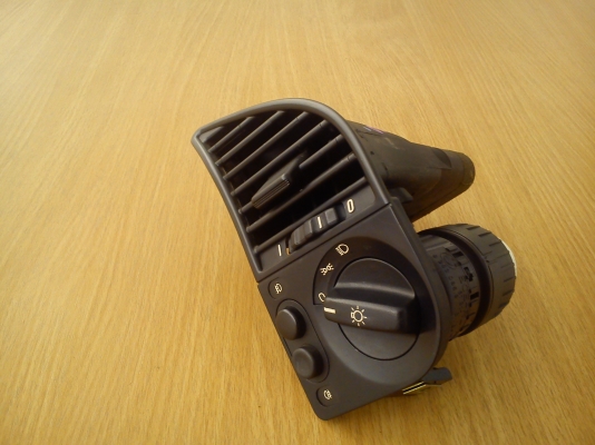 กรอบช่องแอร์ขวา BMW E36