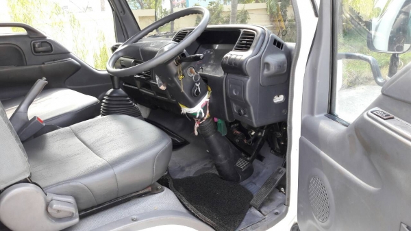 ISUZU ELF ปี 2006 มือเดียวออกห้าง ใช้งานปกติ