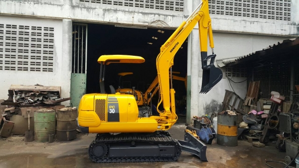 ขาย รถขุด KOMATSU รุ่น PC30-7- มือสองญี่ปุ่น แทรกเหล็ก สลักแน่น ทั้งคัน  เพิ่งเข้ามาใหม่ สวยมาก พร้อมใช้งาน มือถือ/LINE ID : 0818753444