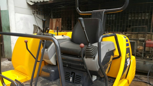 ขาย รถขุด KOMATSU รุ่น PC30-7- มือสองญี่ปุ่น แทรกเหล็ก สลักแน่น ทั้งคัน เพิ่งเข้ามาใหม่ สวยมาก พร้อมใช้งาน มือถือ/LINE ID : 0818753444 ขาย รถขุด KOMATSU รุ่น PC30-7- มือสองญี่ปุ่น แทรกเหล็ก สลักแน่น ทั้งคัน เพิ่งเข้ามาใหม่ สวยมาก พร้อมใช้งาน มือถือ/LINE ID : 0818753444