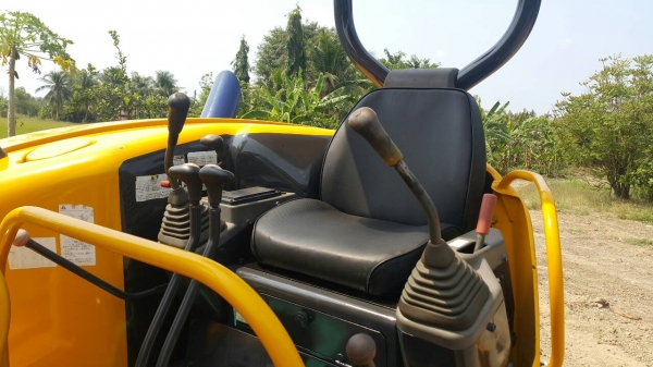 ขาย รถขุด KOMATSU รุ่น PC40FR มือสองญี่ปุ่น  แทรกเหล็กใหม่ สลักแน่น ทั้งคัน ทำงานไว แรงดี พร้อมใช้งาน มือถือ/LINE ID : 0818753444