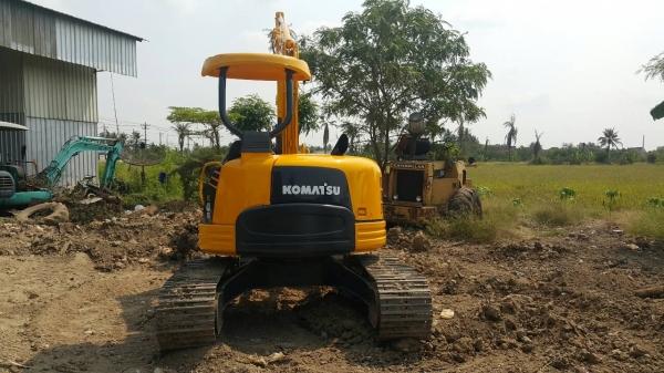 ขาย รถขุด KOMATSU รุ่น PC40FR มือสองญี่ปุ่น  แทรกเหล็กใหม่ สลักแน่น ทั้งคัน ทำงานไว แรงดี พร้อมใช้งาน มือถือ/LINE ID : 0818753444