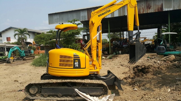 ขาย รถขุด KOMATSU รุ่น PC40FR มือสองญี่ปุ่น  แทรกเหล็กใหม่ สลักแน่น ทั้งคัน ทำงานไว แรงดี พร้อมใช้งาน มือถือ/LINE ID : 0818753444