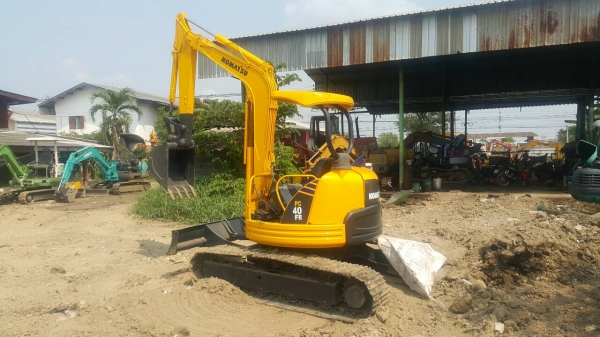 ขาย รถขุด KOMATSU รุ่น PC40FR มือสองญี่ปุ่น  แทรกเหล็กใหม่ สลักแน่น ทั้งคัน ทำงานไว แรงดี พร้อมใช้งาน มือถือ/LINE ID : 0818753444