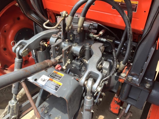 ขายรถไถ Kubota M7040 (4WD) พร้อมดันหน้า ผานพรวนช้าง รถเดิมๆ พร้อมใช้งานครับ