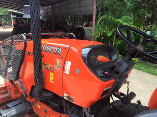 ขายรถไถ Kubota M7040 (4WD) พร้อมดันหน้า ผานพรวนช้าง รถเดิมๆ พร้อมใช้งานครับ