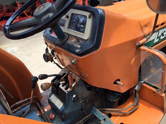 ขายรถไถKubota L3202DT (4WD) พร้อมใบมีดหน้าและผานบุกเบิก รถพร้อมใช้งาน