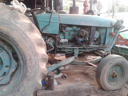 ขายรถไถจอร์นเดรีย 40S พร้อมผาน 7 ใบมีดดันหน้า เครื่องดี ยางดีทั้งหน้าและหลัง