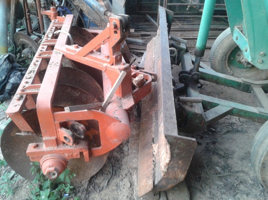 ขายรถไถจอร์นเดรีย 40S พร้อมผาน 7 ใบมีดดันหน้า เครื่องดี ยางดีทั้งหน้าและหลัง