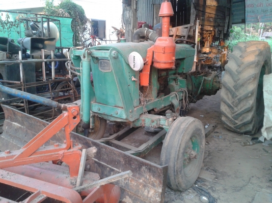 ขายรถไถจอร์นเดรีย 40S พร้อมผาน 7 ใบมีดดันหน้า เครื่องดี ยางดีทั้งหน้าและหลัง