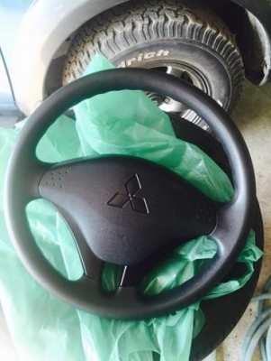 ขายพวงมาลัยไทรทัน