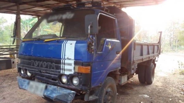 ขายรถหกล้อดัมพ์ Toyota BU87 เครื่อง 100 แรง มีทะเบียน รถใช้งานได้