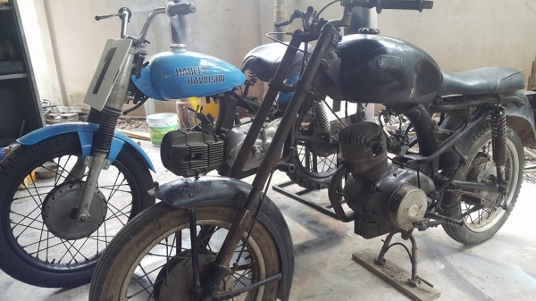 ขายรถมอเตอร์ไซค์โบราณแข่งในตำนานสองคันครับ