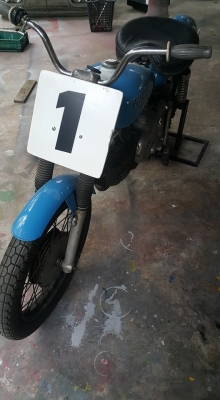 ขายรถมอเตอร์ไซค์โบราณแข่งในตำนานสองคันครับ