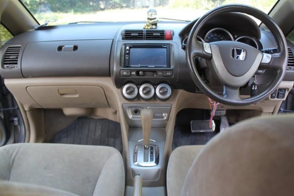 HONDA CITY 1.5 ZX VTT สีบอร์นเงิน ปี2007 HONDA CITY 1.5 ZX VTT สีบอร์นเงิน ปี2007