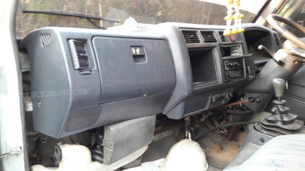 รถบรรทุกน้ำมัน ยี่ห้อ TOYOTA BU141R   115 แรงม้า ปีจดทะเบียน 2539