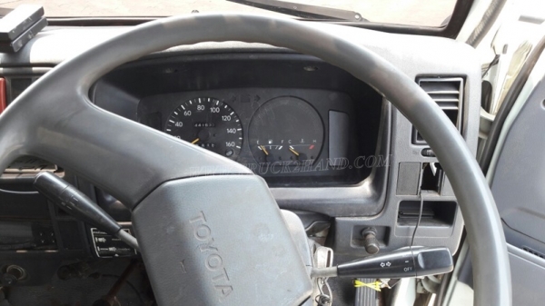 รถบรรทุกน้ำมัน ยี่ห้อ TOYOTA BU141R   115 แรงม้า ปีจดทะเบียน 2539