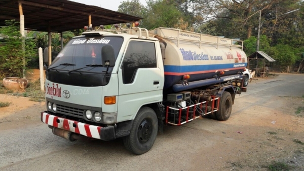 รถบรรทุกน้ำมัน ยี่ห้อ TOYOTA BU141R   115 แรงม้า ปีจดทะเบียน 2539