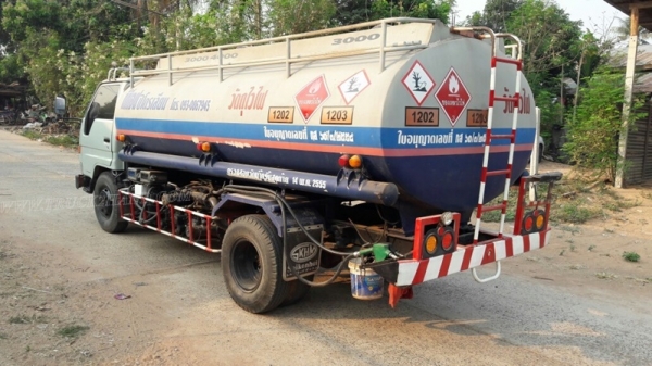 รถบรรทุกน้ำมัน ยี่ห้อ TOYOTA BU141R   115 แรงม้า ปีจดทะเบียน 2539