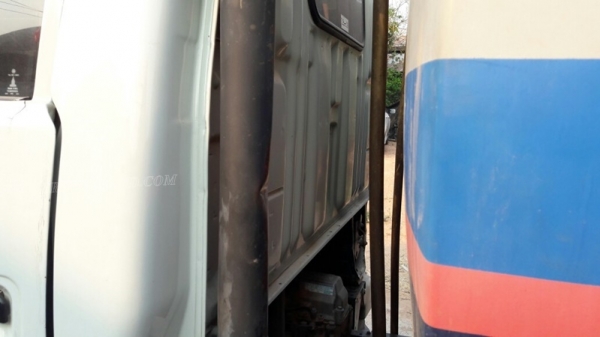 รถบรรทุกน้ำมัน ยี่ห้อ TOYOTA BU141R   115 แรงม้า ปีจดทะเบียน 2539