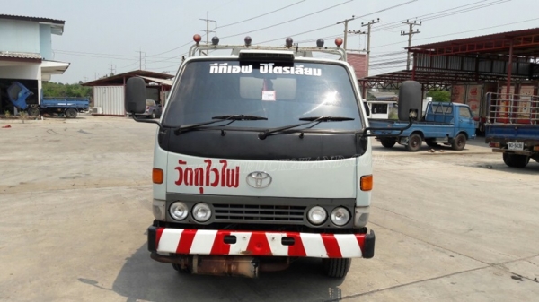 รถบรรทุกน้ำมัน ยี่ห้อ TOYOTA BU141R   115 แรงม้า ปีจดทะเบียน 2539