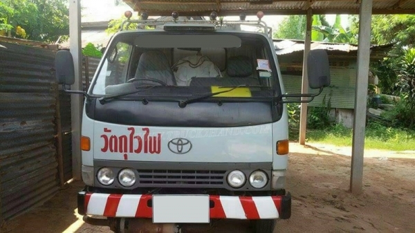 รถบรรทุกน้ำมัน ยี่ห้อ TOYOTA BU141R   115 แรงม้า ปีจดทะเบียน 2539