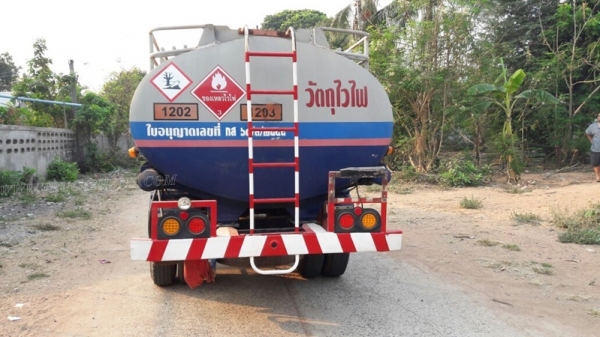 รถบรรทุกน้ำมัน ยี่ห้อ TOYOTA BU141R   115 แรงม้า ปีจดทะเบียน 2539