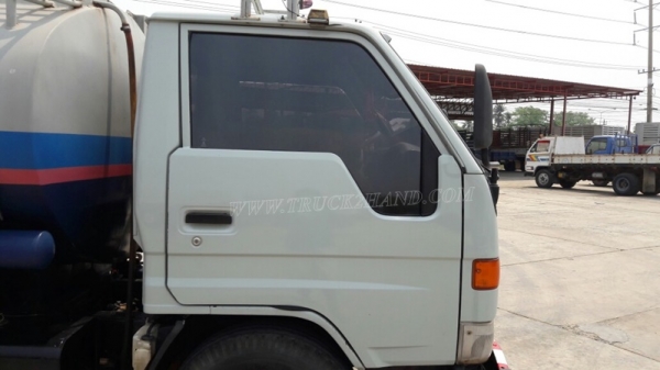 รถบรรทุกน้ำมัน ยี่ห้อ TOYOTA BU141R   115 แรงม้า ปีจดทะเบียน 2539